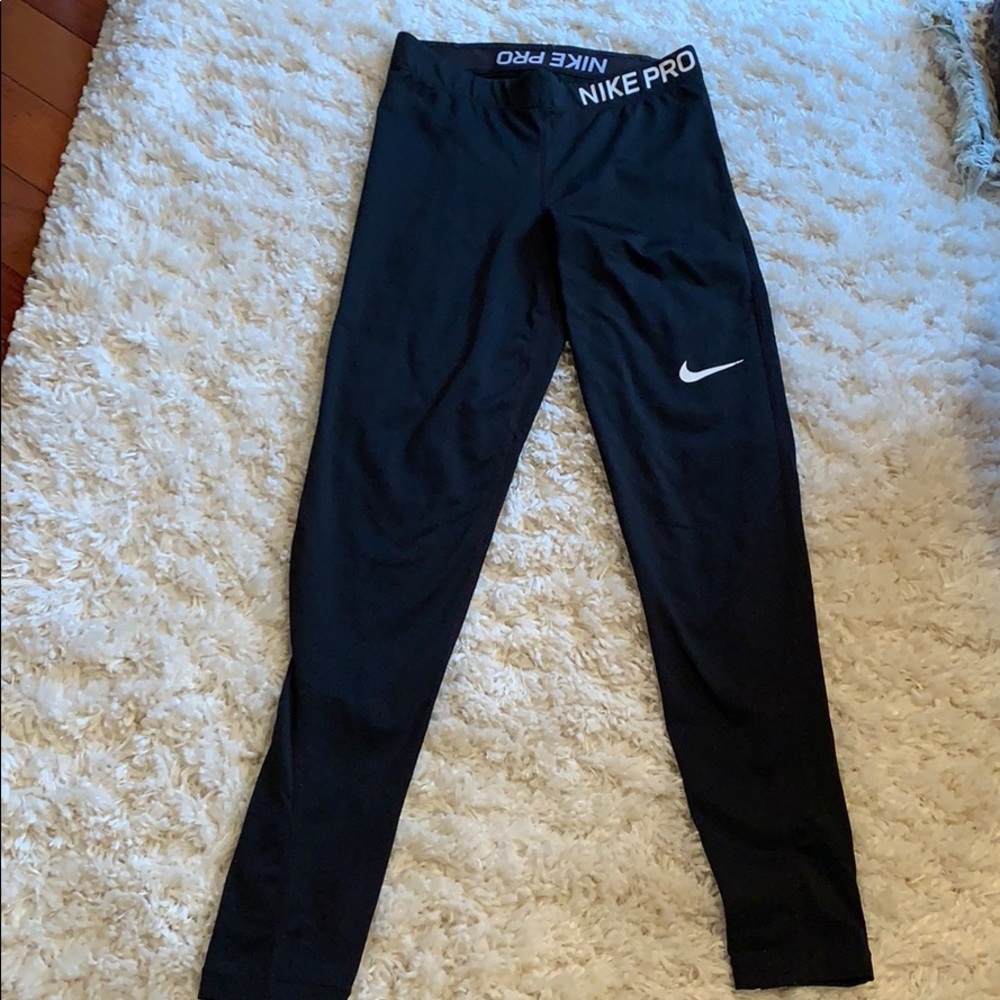 Black Nike leggings
